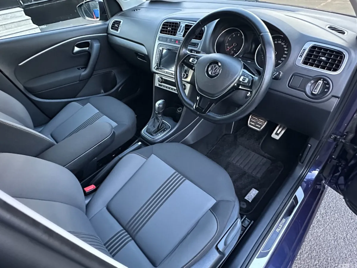 Volkswagen Polo Hatchback, Petrol, 2016, Blue