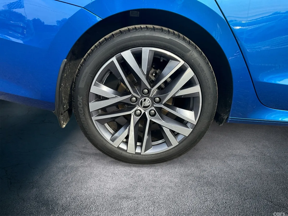 Skoda Octavia Hatchback, Diesel, 2024, Blue