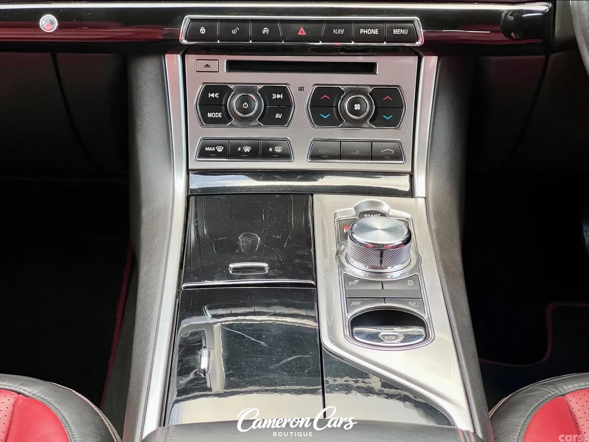 Jaguar XF Saloon, Petrol, 2013, Silver