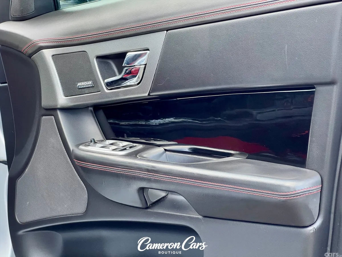 Jaguar XF Saloon, Petrol, 2013, Silver
