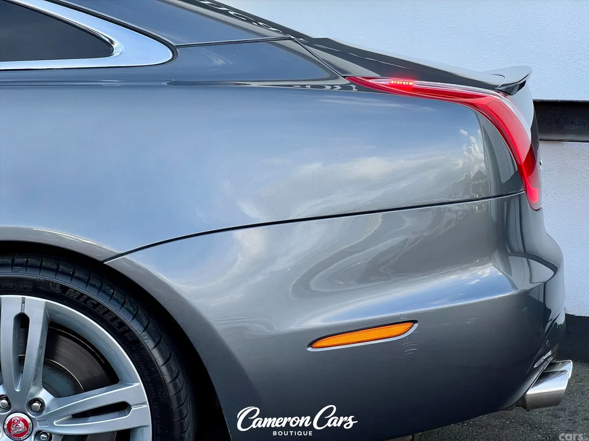 Jaguar XJ Saloon, Petrol, 2016, Grey