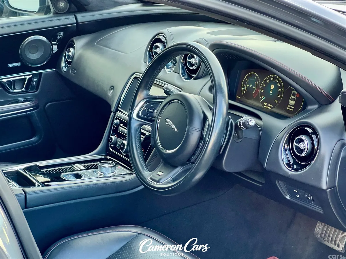 Jaguar XJ Saloon, Petrol, 2016, Grey