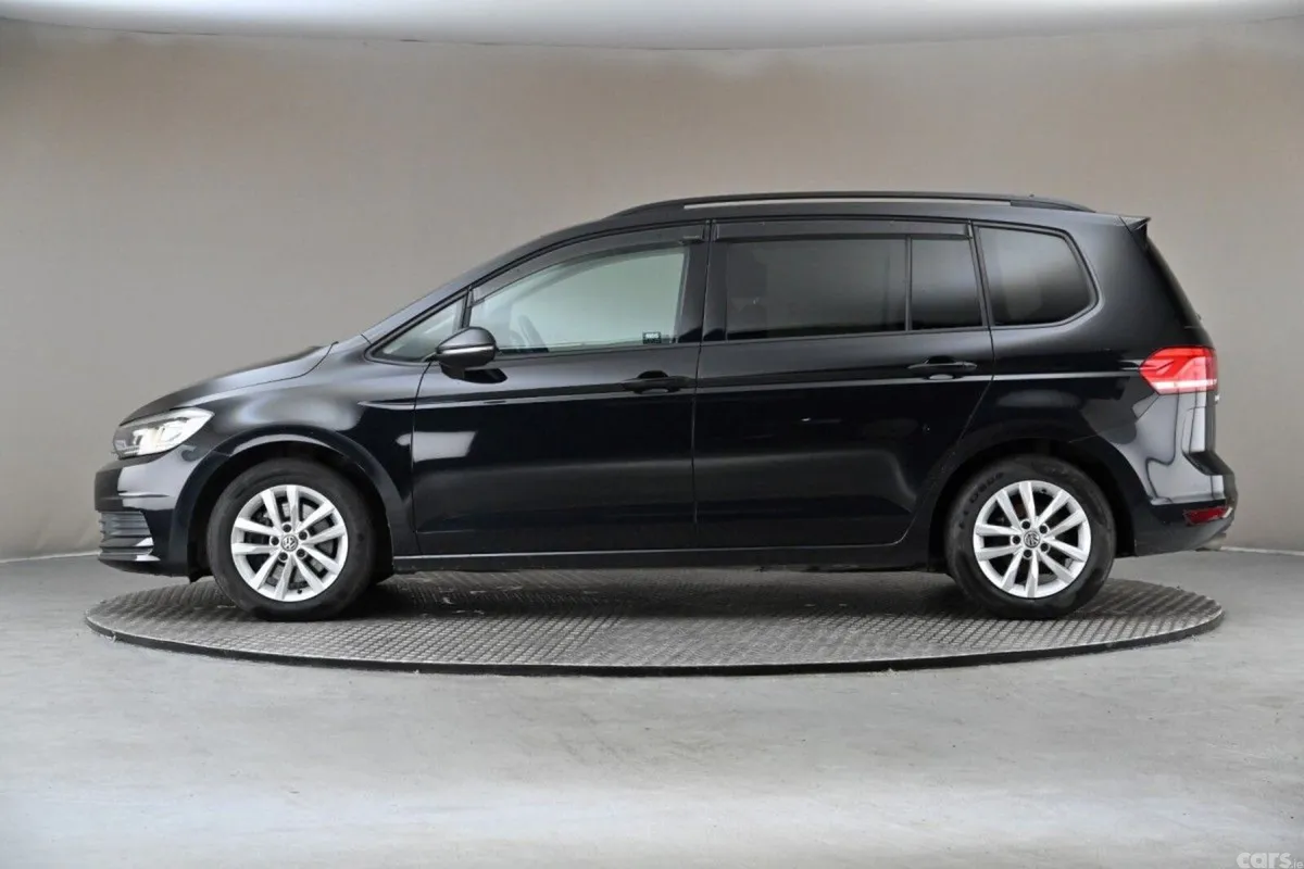 Volkswagen Touran MPV, Petrol, 2016, Black