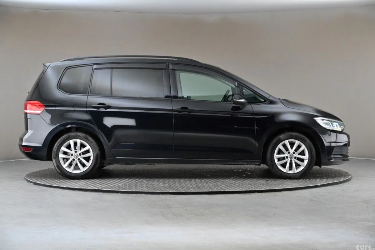 Volkswagen Touran MPV, Petrol, 2016, Black