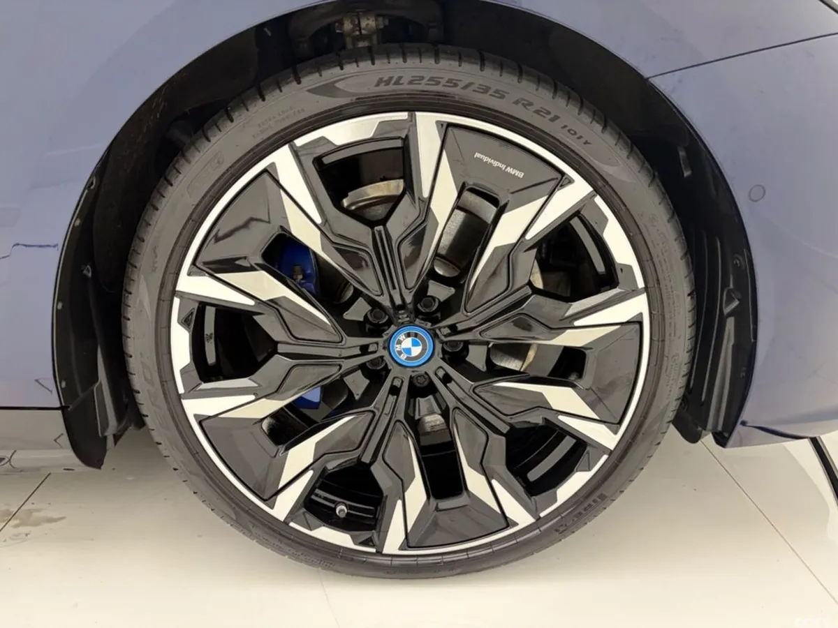 BMW 5-Series Saloon, Petrol Plug-in Hybrid, 2024, Blue