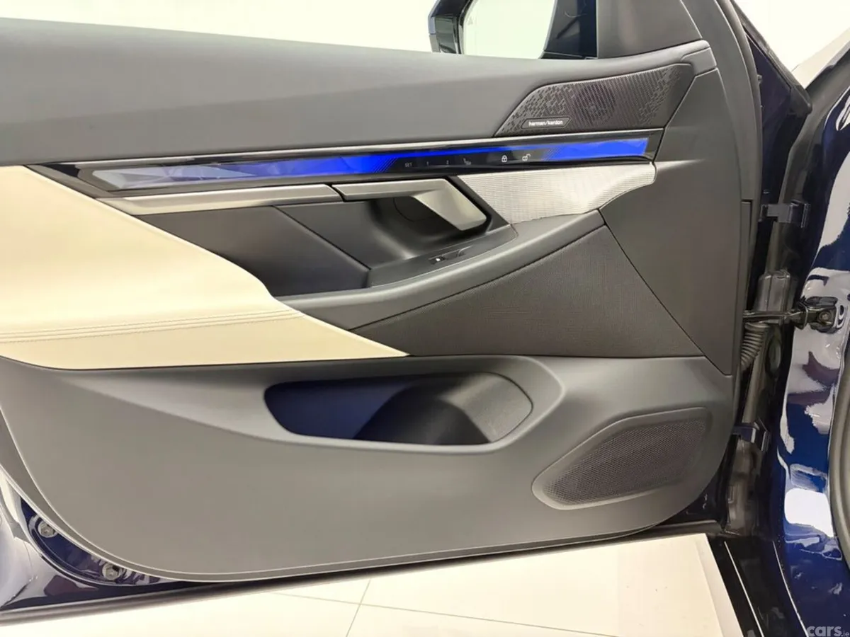 BMW 5-Series Saloon, Petrol Plug-in Hybrid, 2024, Blue