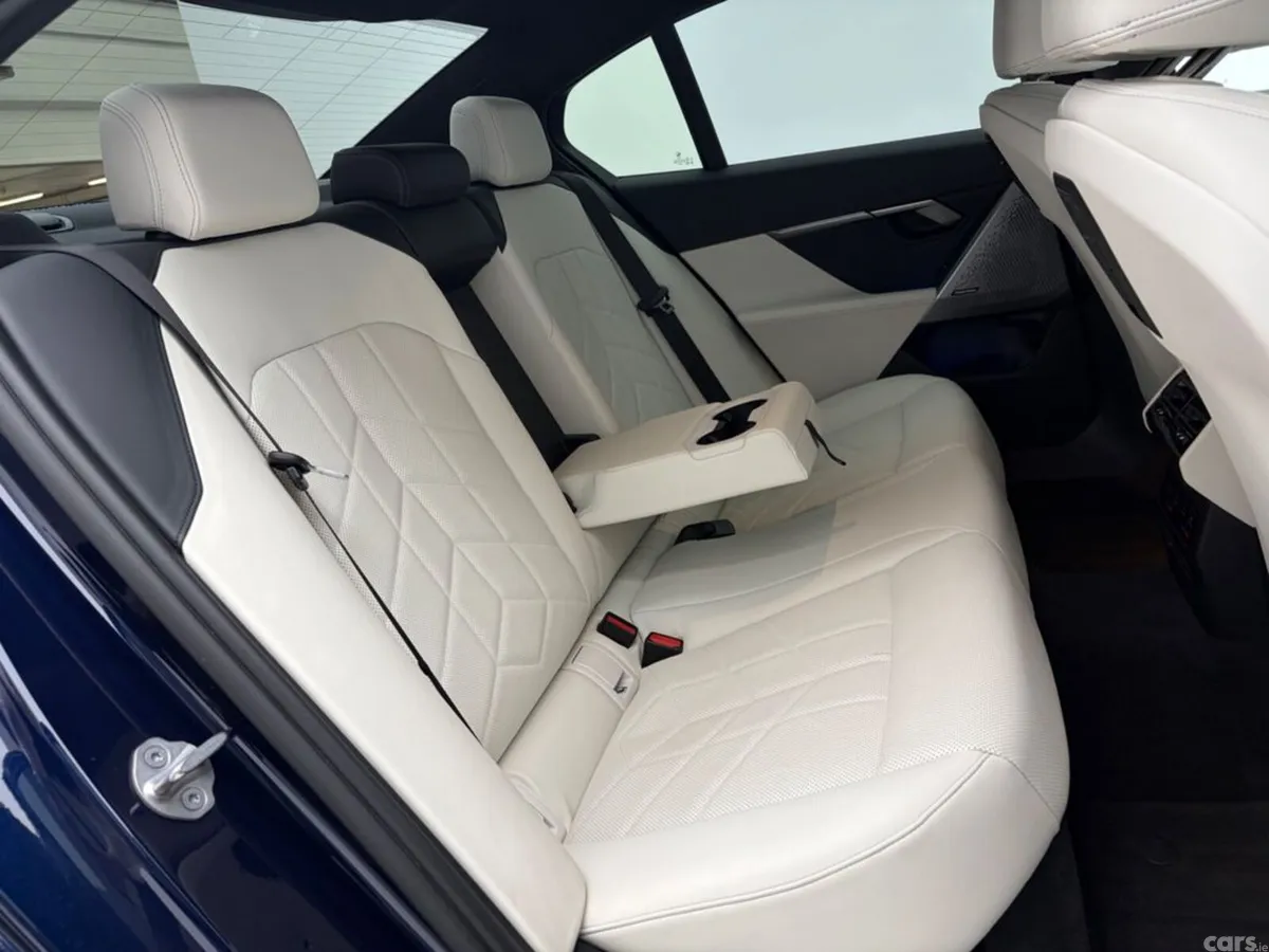 BMW 5-Series Saloon, Petrol Plug-in Hybrid, 2024, Blue