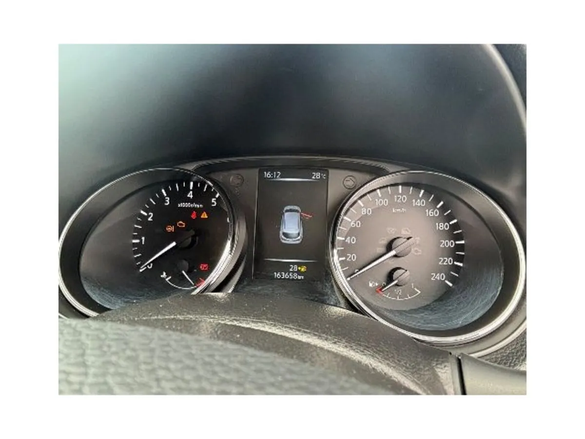 Nissan Qashqai MPV, Petrol, 2016, White