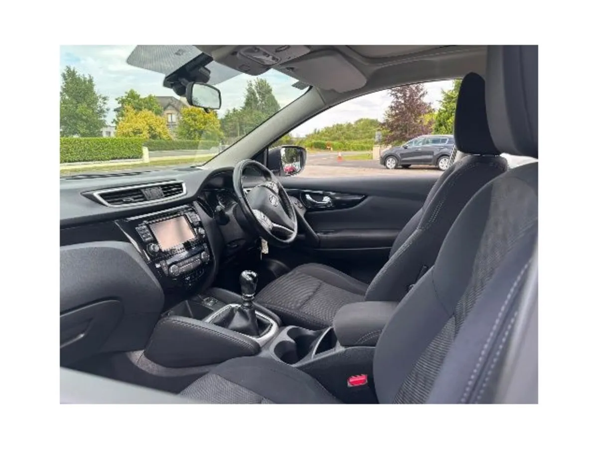 Nissan Qashqai MPV, Petrol, 2016, White