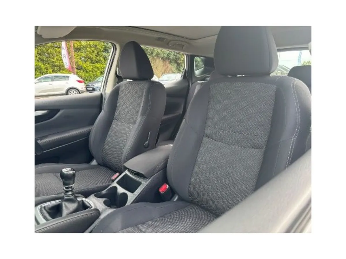 Nissan Qashqai MPV, Petrol, 2016, White