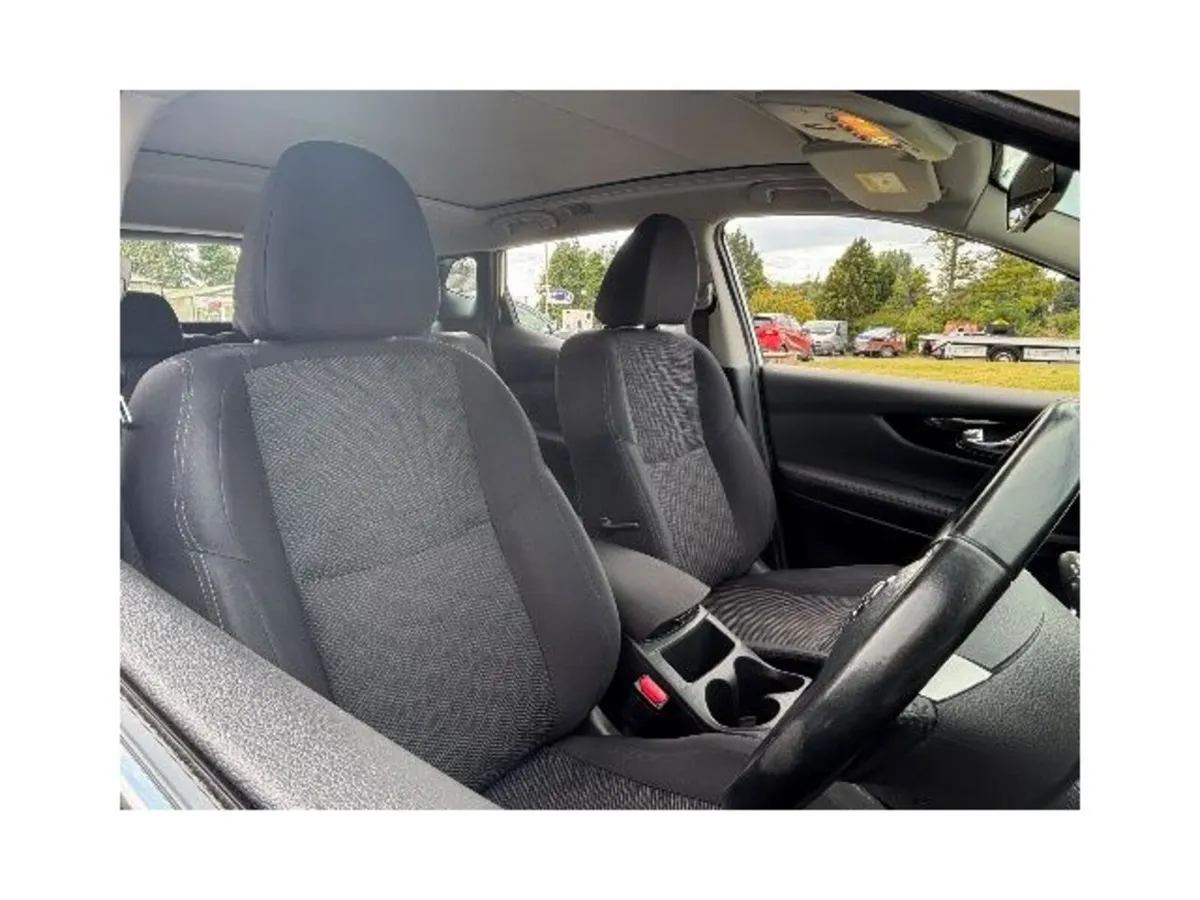 Nissan Qashqai MPV, Petrol, 2016, White