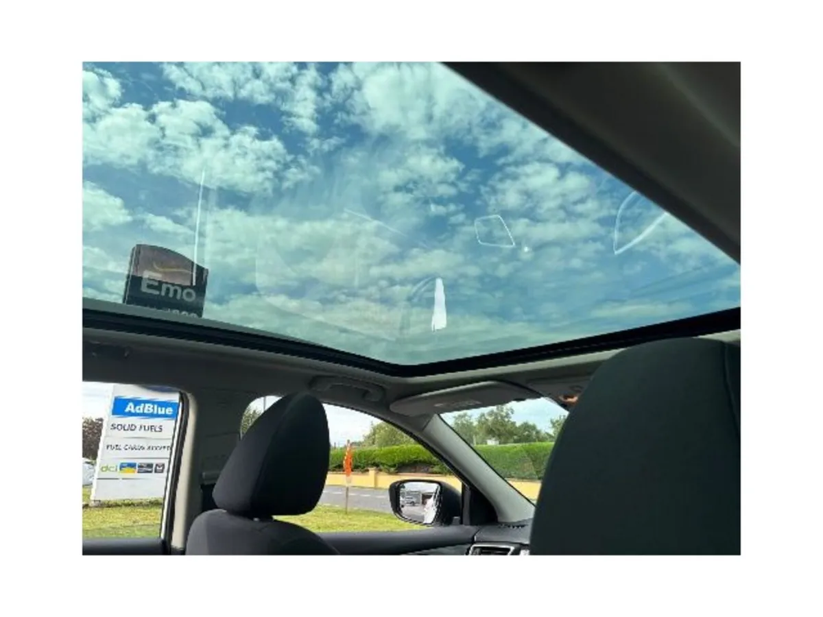 Nissan Qashqai MPV, Petrol, 2016, White