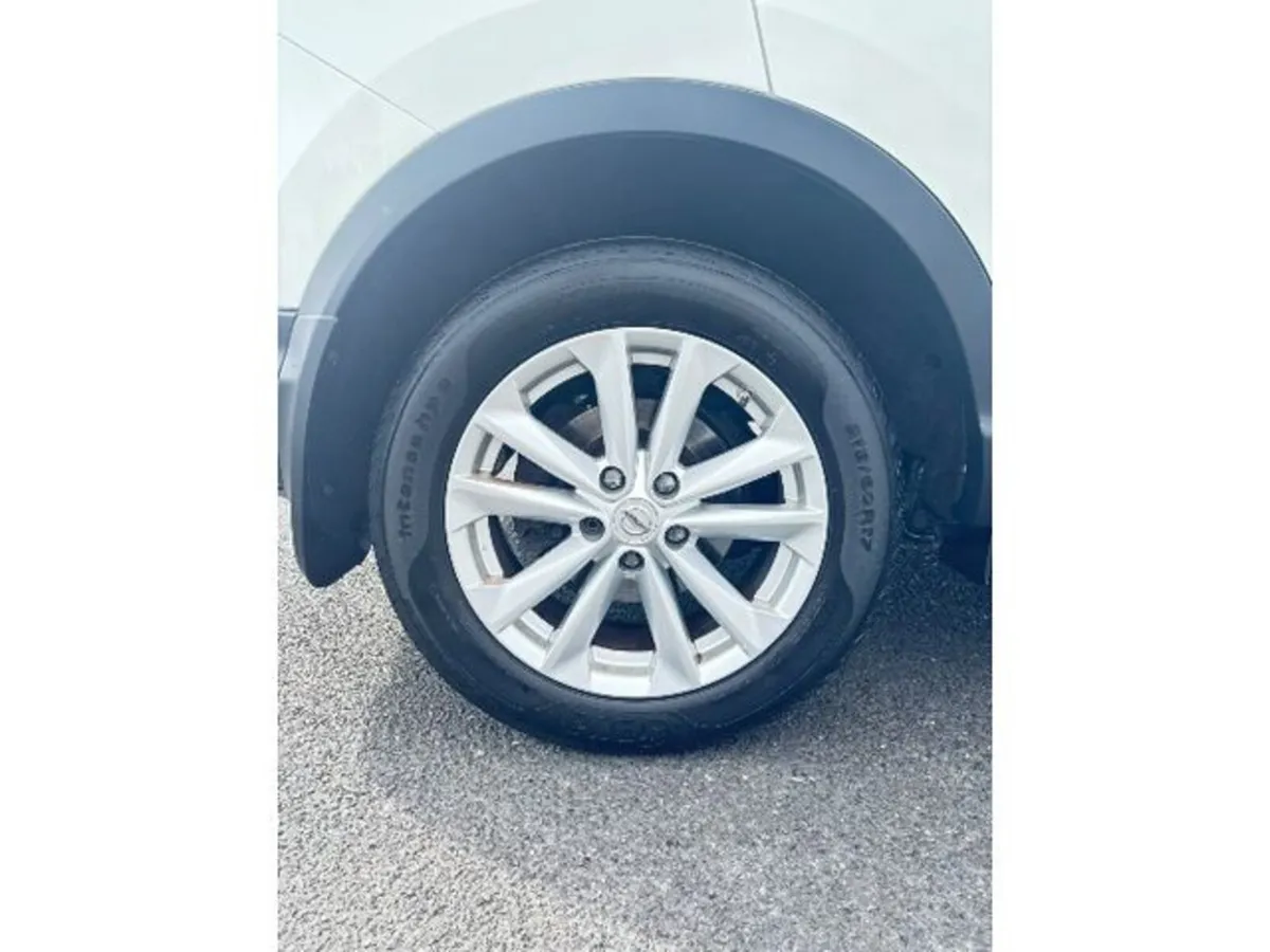 Nissan Qashqai MPV, Petrol, 2016, White