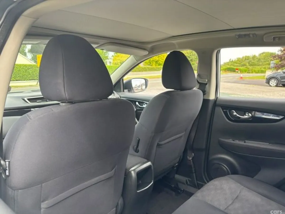 Nissan Qashqai MPV, Petrol, 2016, White