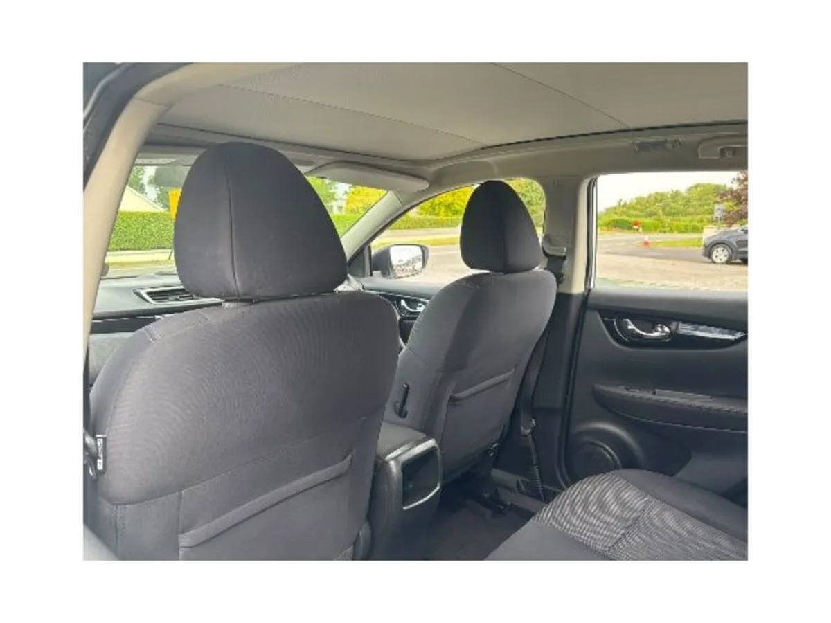 Nissan Qashqai MPV, Petrol, 2016, White