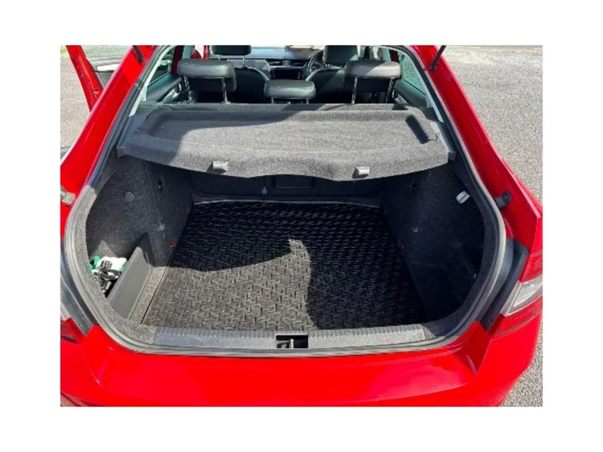 Skoda Octavia Hatchback, Diesel, 2020, Red