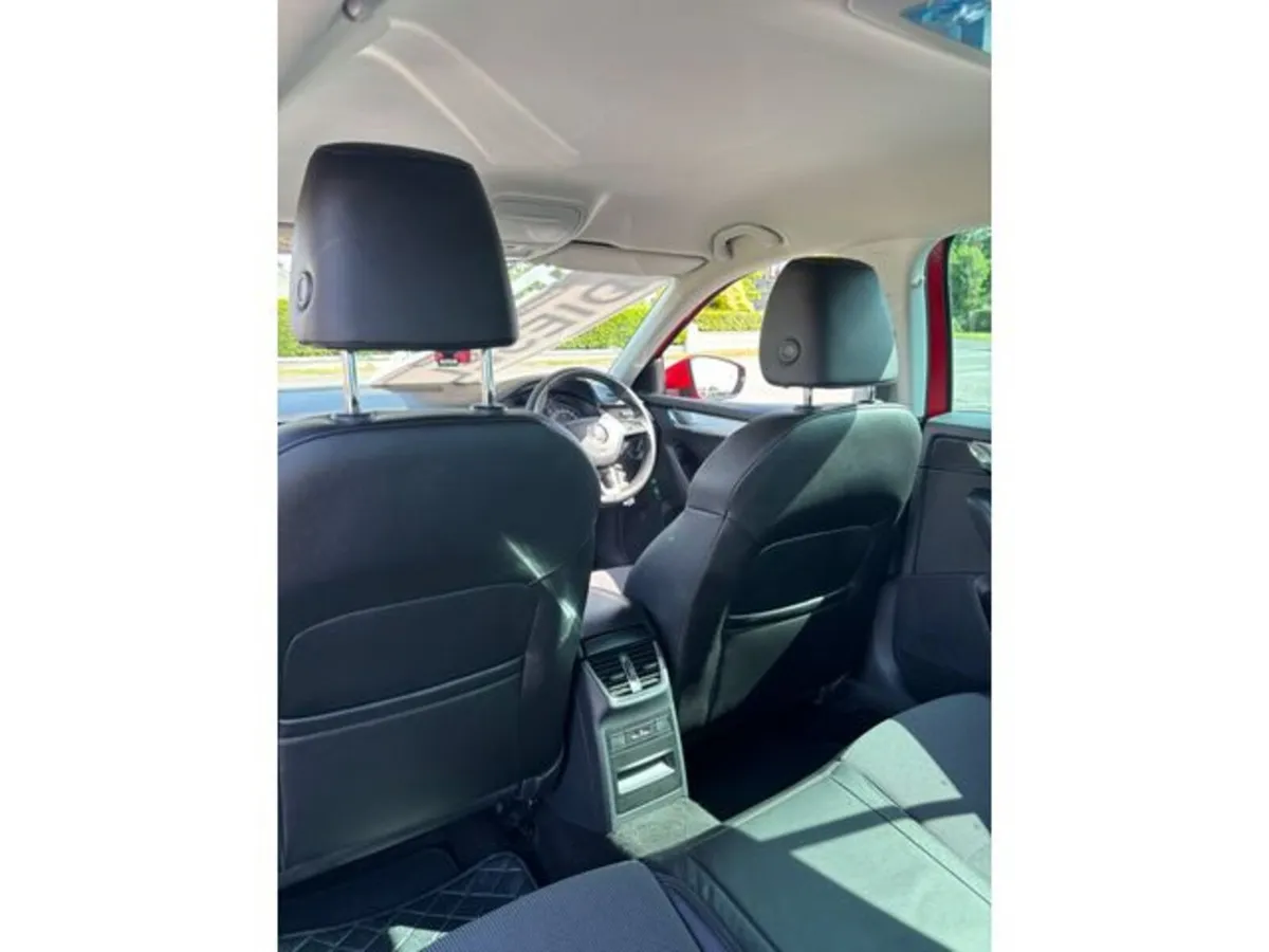 Skoda Octavia Hatchback, Diesel, 2020, Red