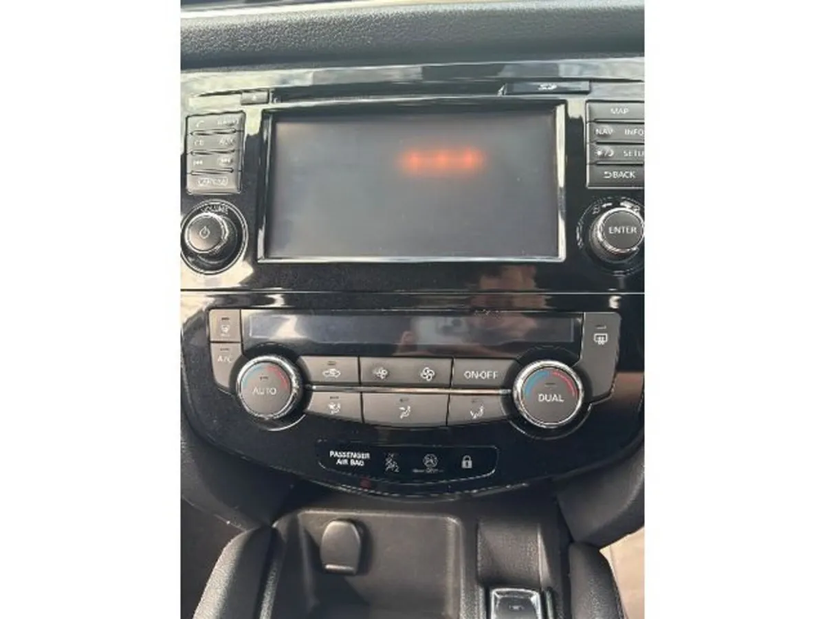 Nissan Qashqai MPV, Petrol, 2016, White