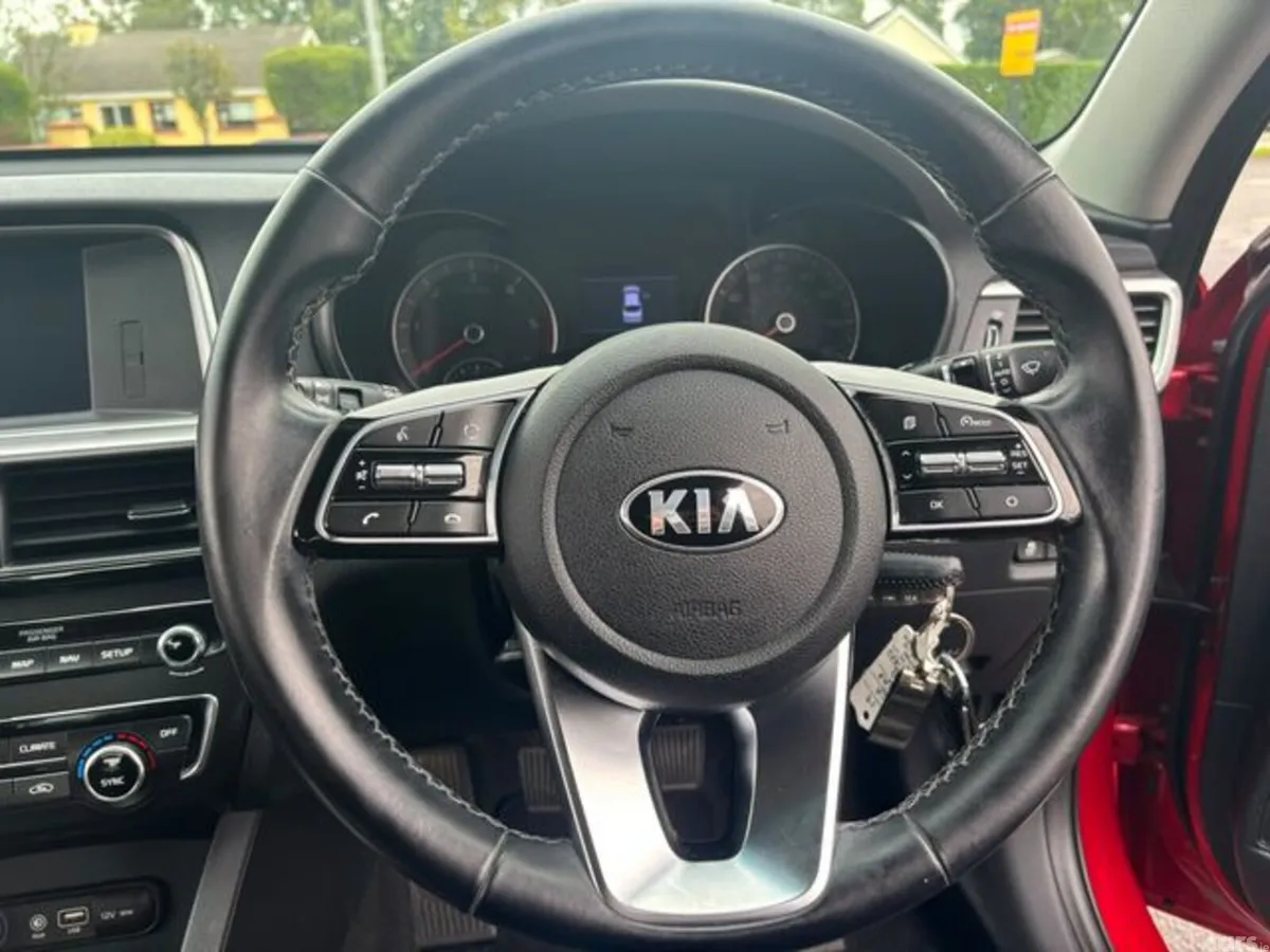 Kia Optima Saloon, Diesel, 2019, Red