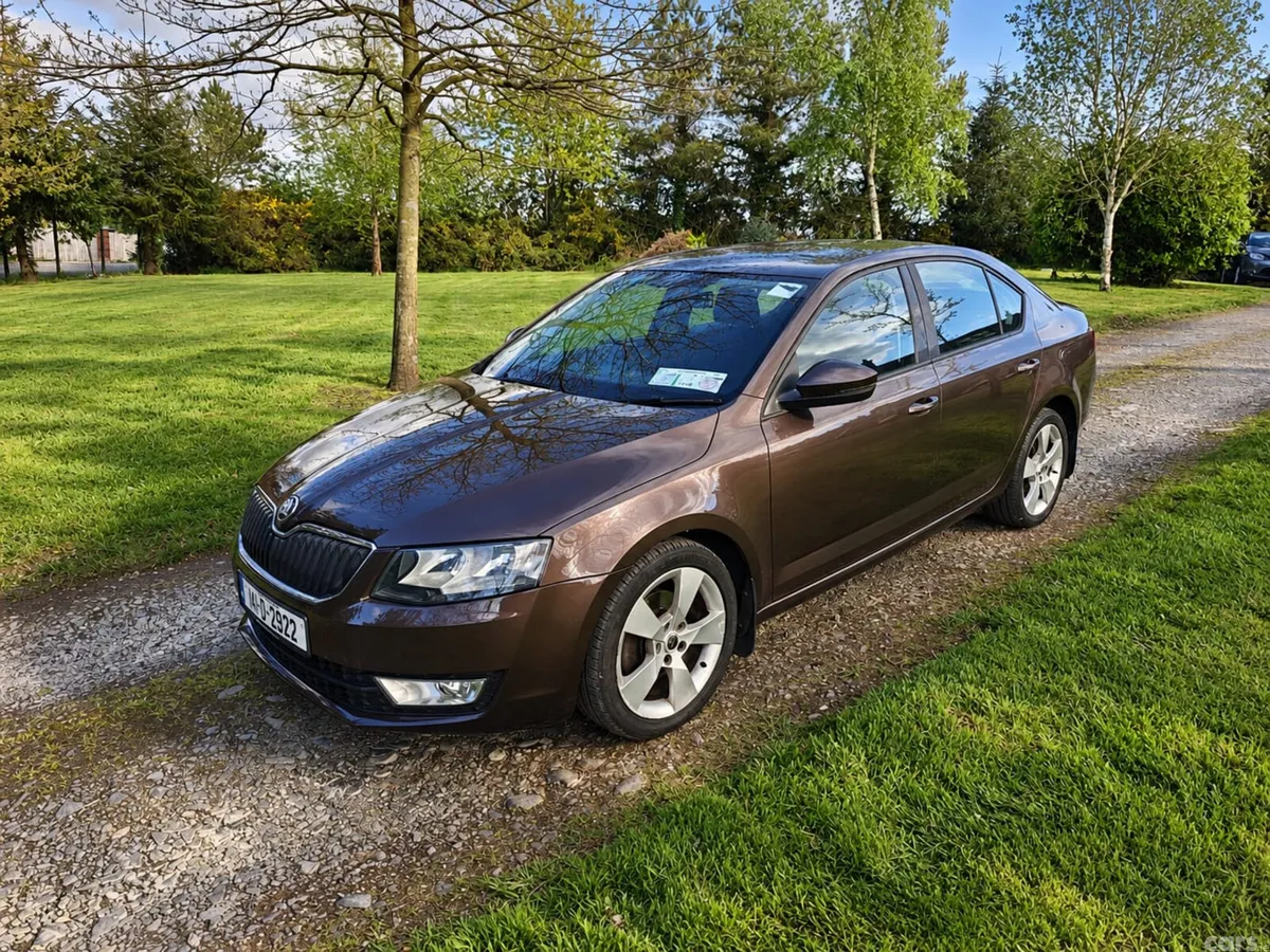 Skoda Octavia Saloon, Diesel, 2014, Brown