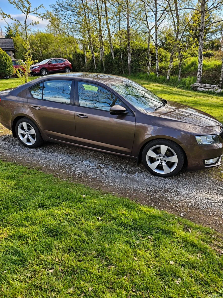 Skoda Octavia Saloon, Diesel, 2014, Brown