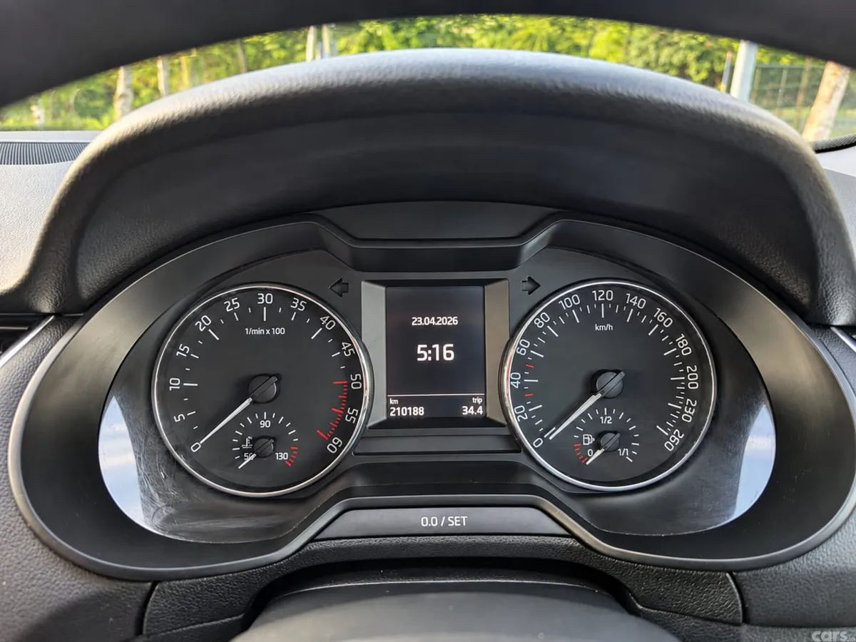 Skoda Octavia Saloon, Diesel, 2014, Brown