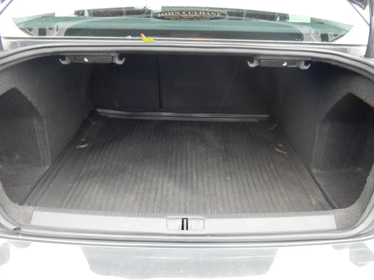 Volkswagen Passat Saloon, Diesel, 2011, Grey