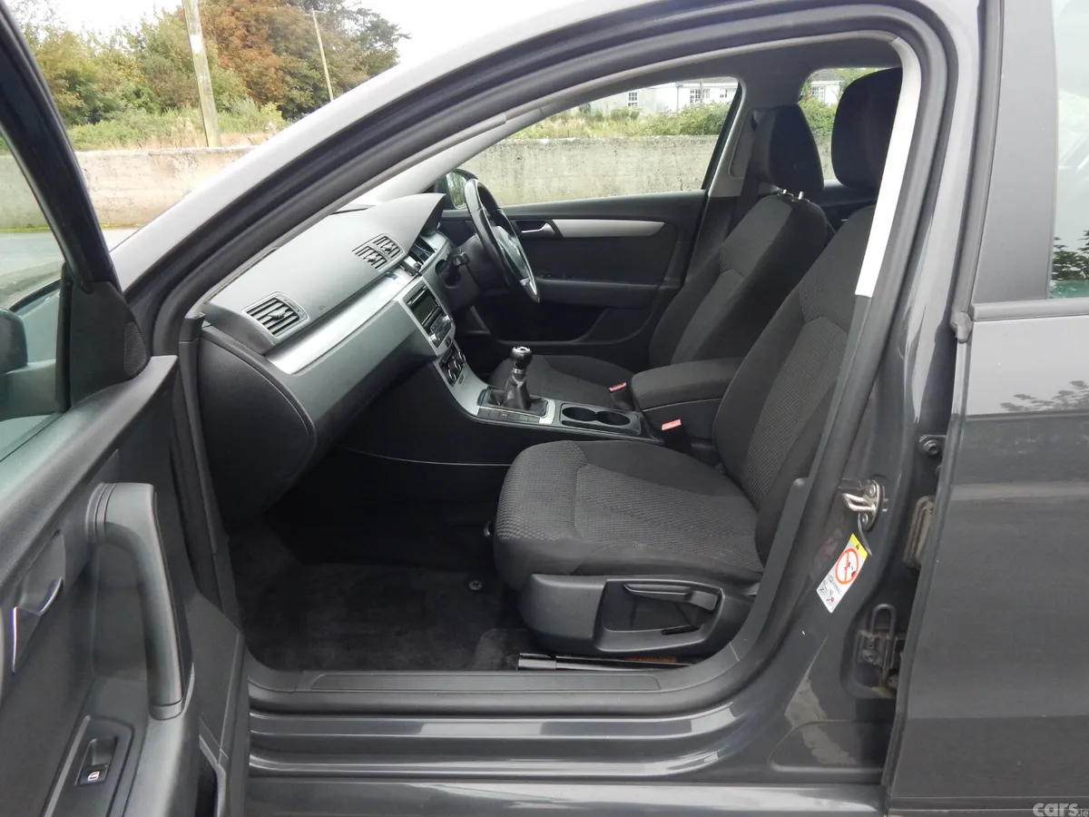 Volkswagen Passat Saloon, Diesel, 2011, Grey