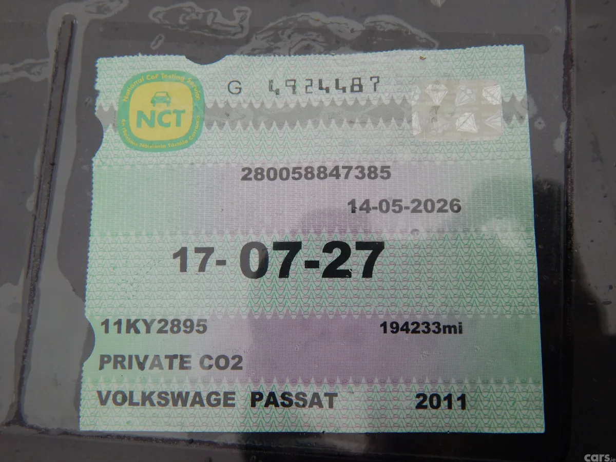 Volkswagen Passat Saloon, Diesel, 2011, Grey
