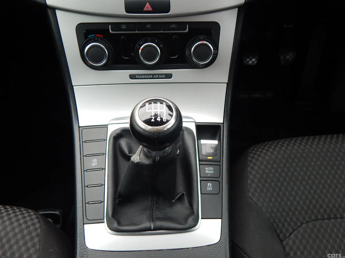 Volkswagen Passat Saloon, Diesel, 2011, Grey