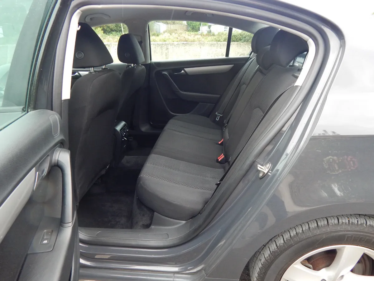 Volkswagen Passat Saloon, Diesel, 2011, Grey