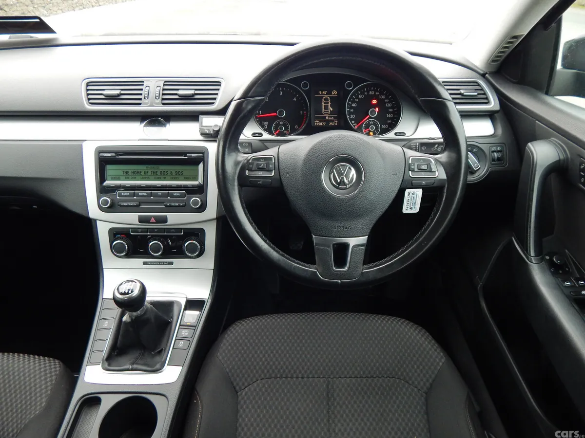 Volkswagen Passat Saloon, Diesel, 2011, Grey