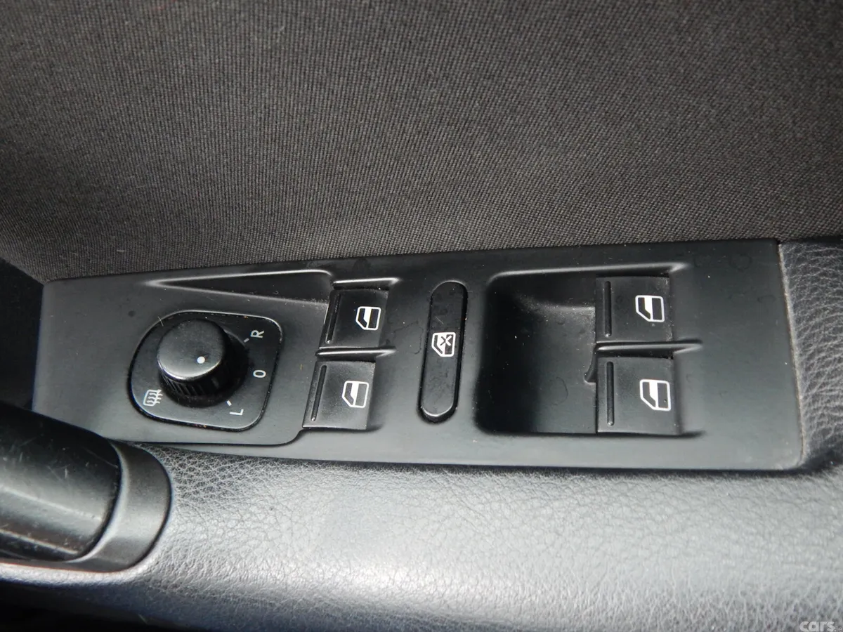 Volkswagen Passat Saloon, Diesel, 2011, Grey