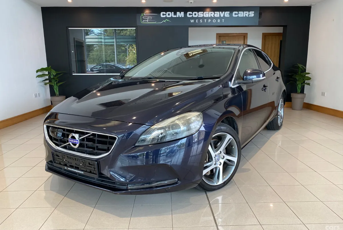 Volvo V40 Hatchback, Diesel, 2016, Blue