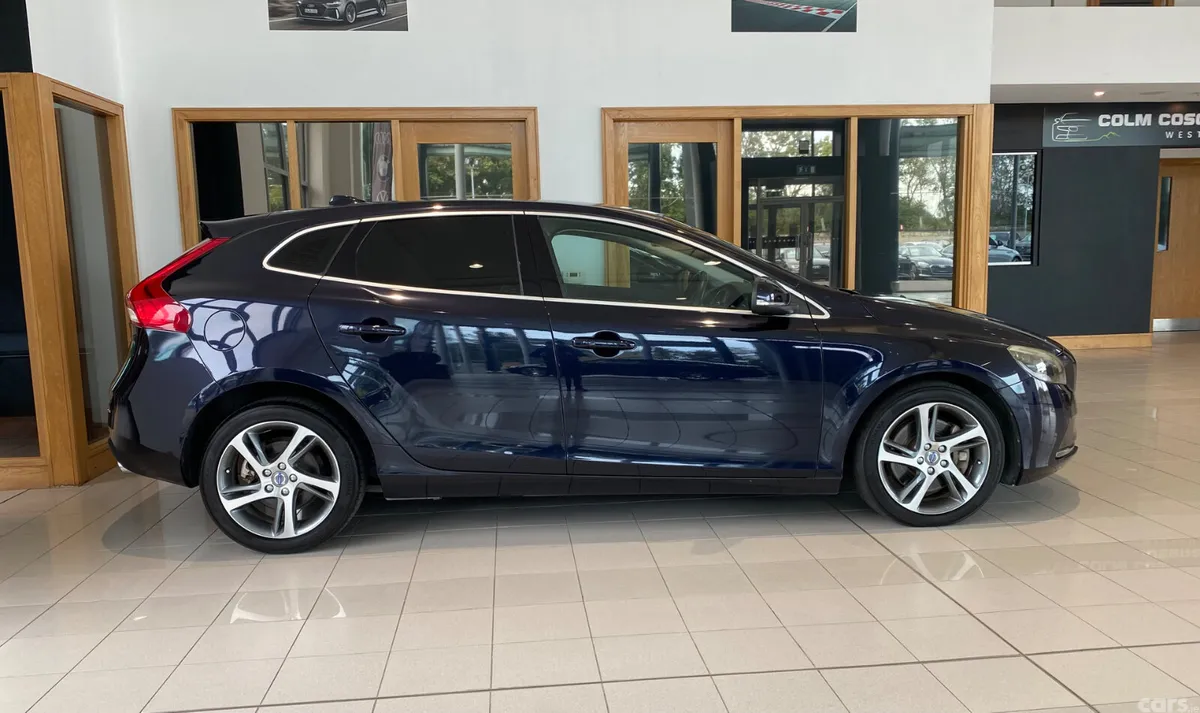 Volvo V40 Hatchback, Diesel, 2016, Blue