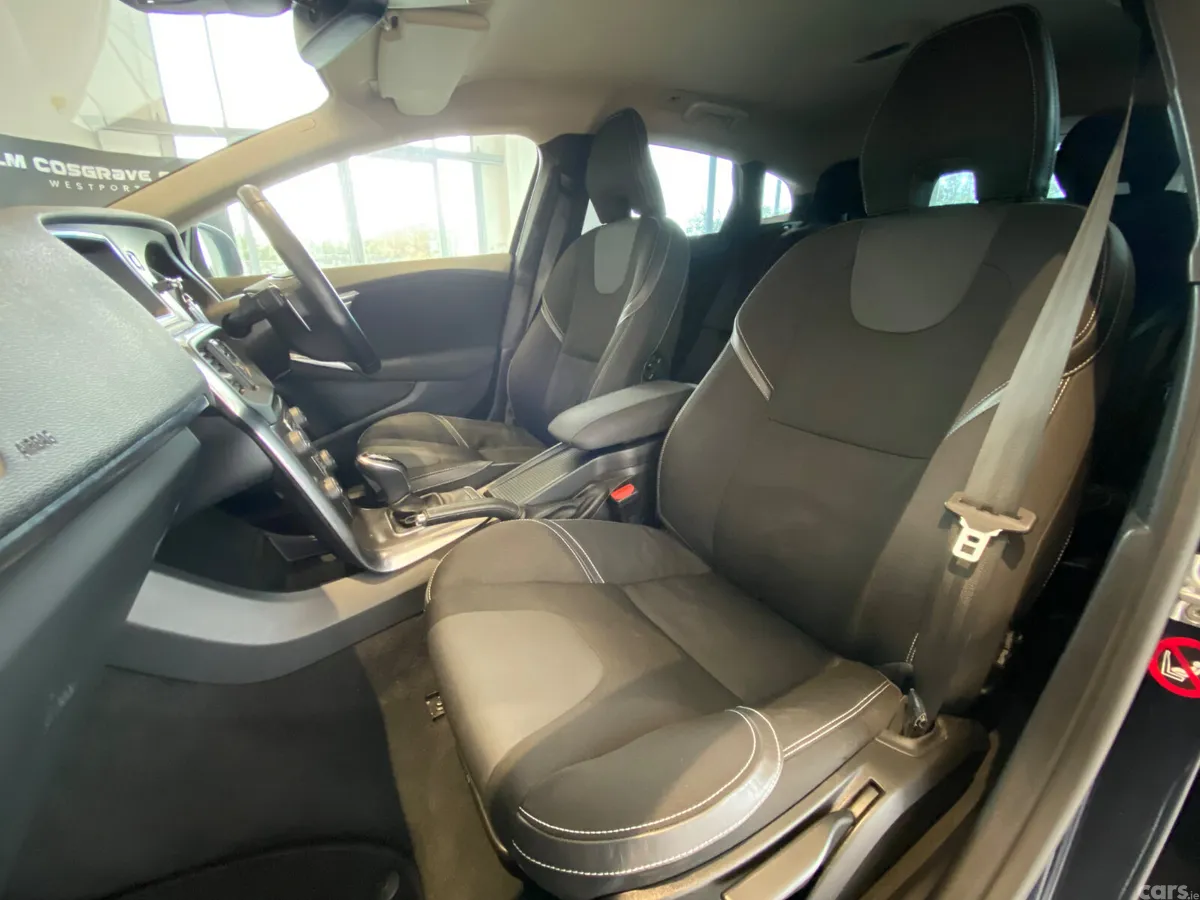 Volvo V40 Hatchback, Diesel, 2016, Blue