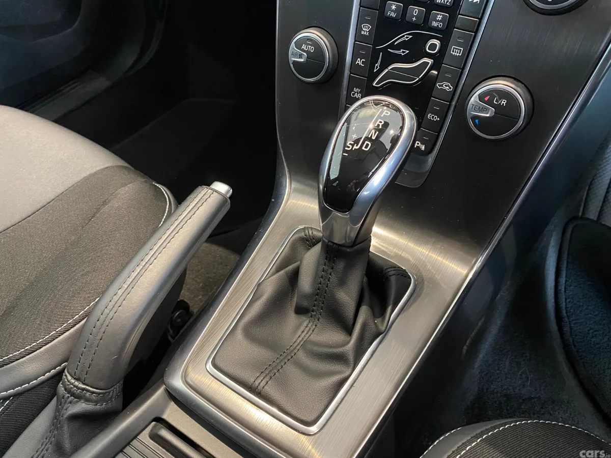 Volvo V40 Hatchback, Diesel, 2016, Blue