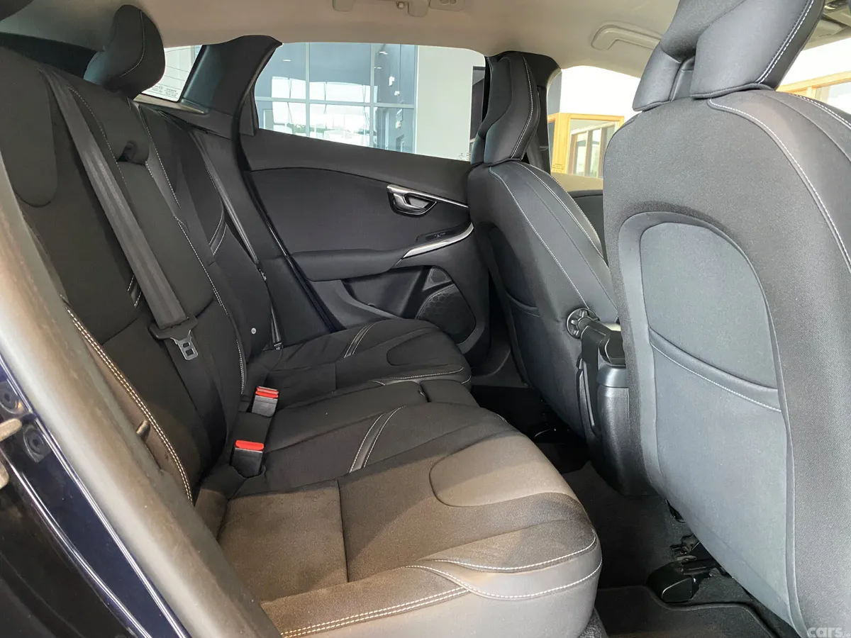 Volvo V40 Hatchback, Diesel, 2016, Blue