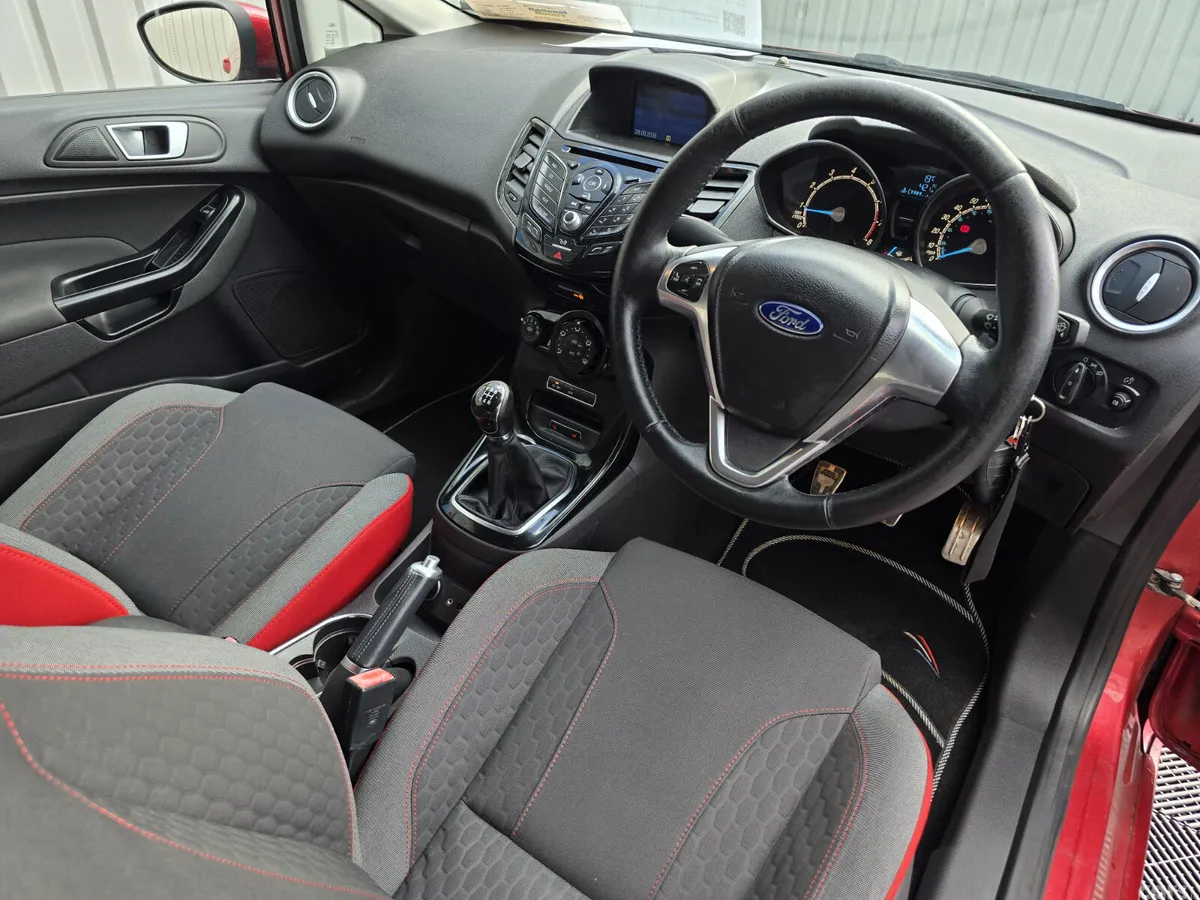 Ford Fiesta Hatchback, Petrol, 2015, Red