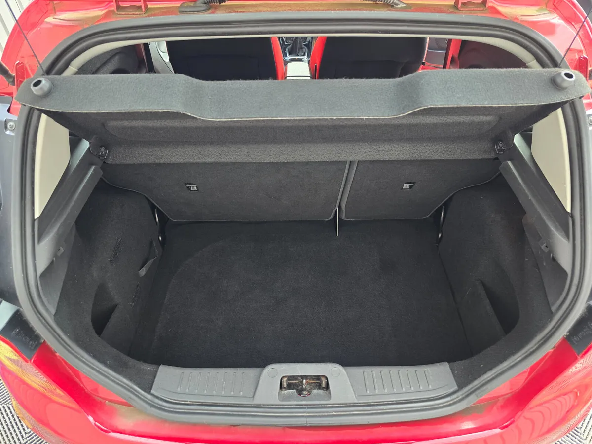 Ford Fiesta Hatchback, Petrol, 2015, Red