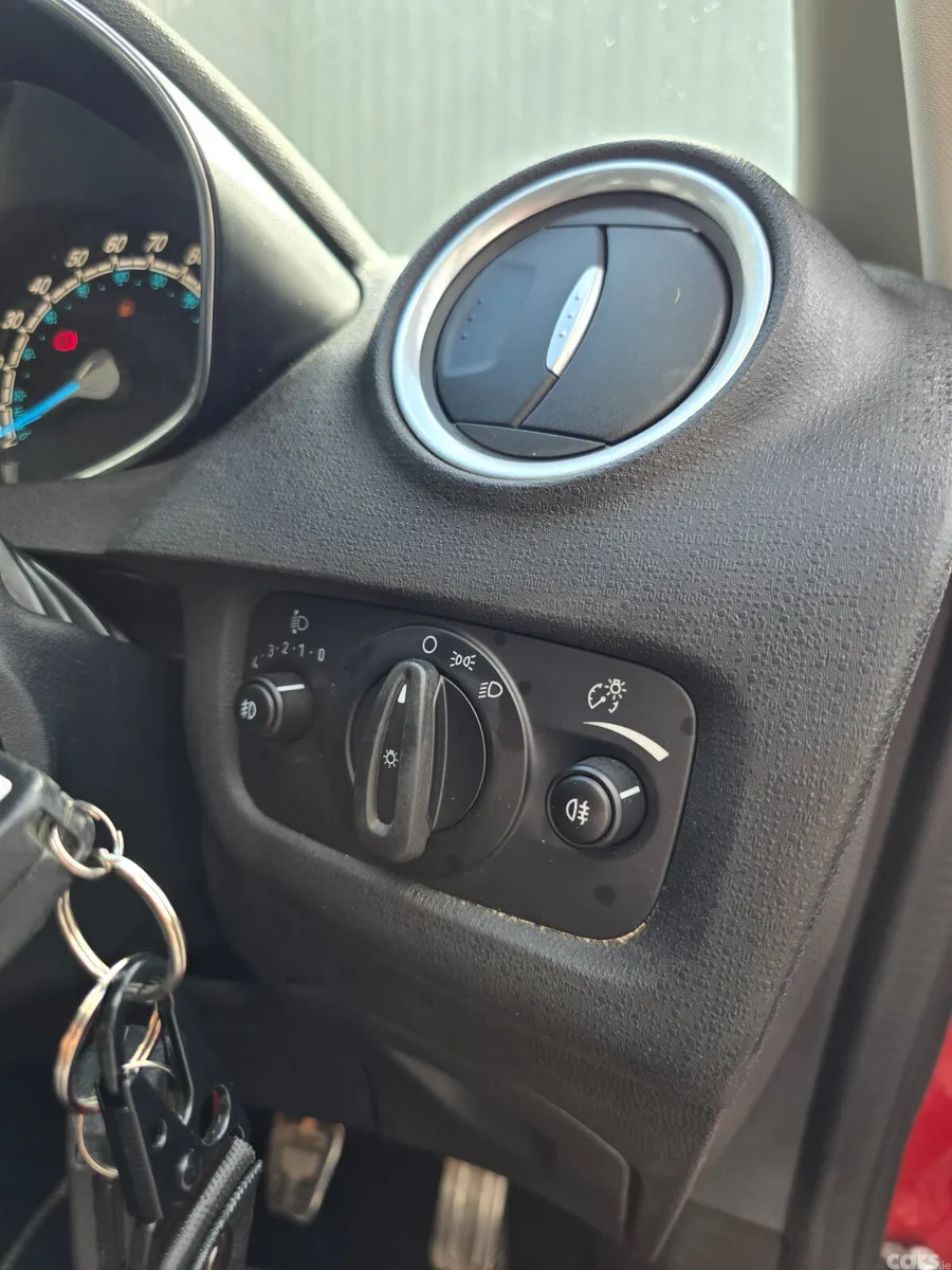 Ford Fiesta Hatchback, Petrol, 2015, Red