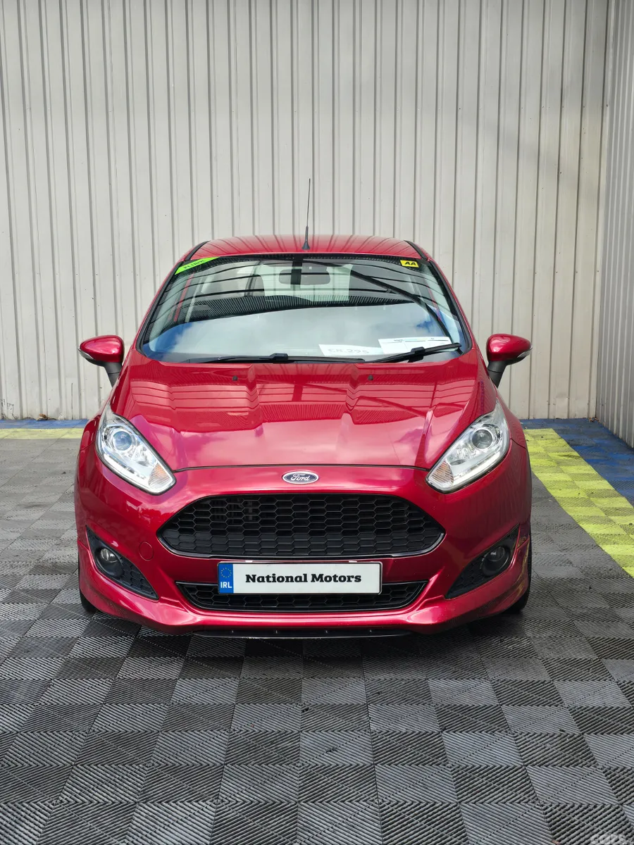 Ford Fiesta Hatchback, Petrol, 2015, Red