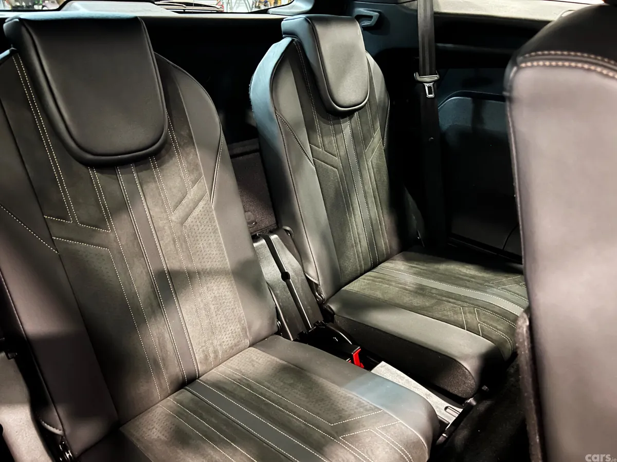 Peugeot 5008 MPV, Diesel, 2021, Grey
