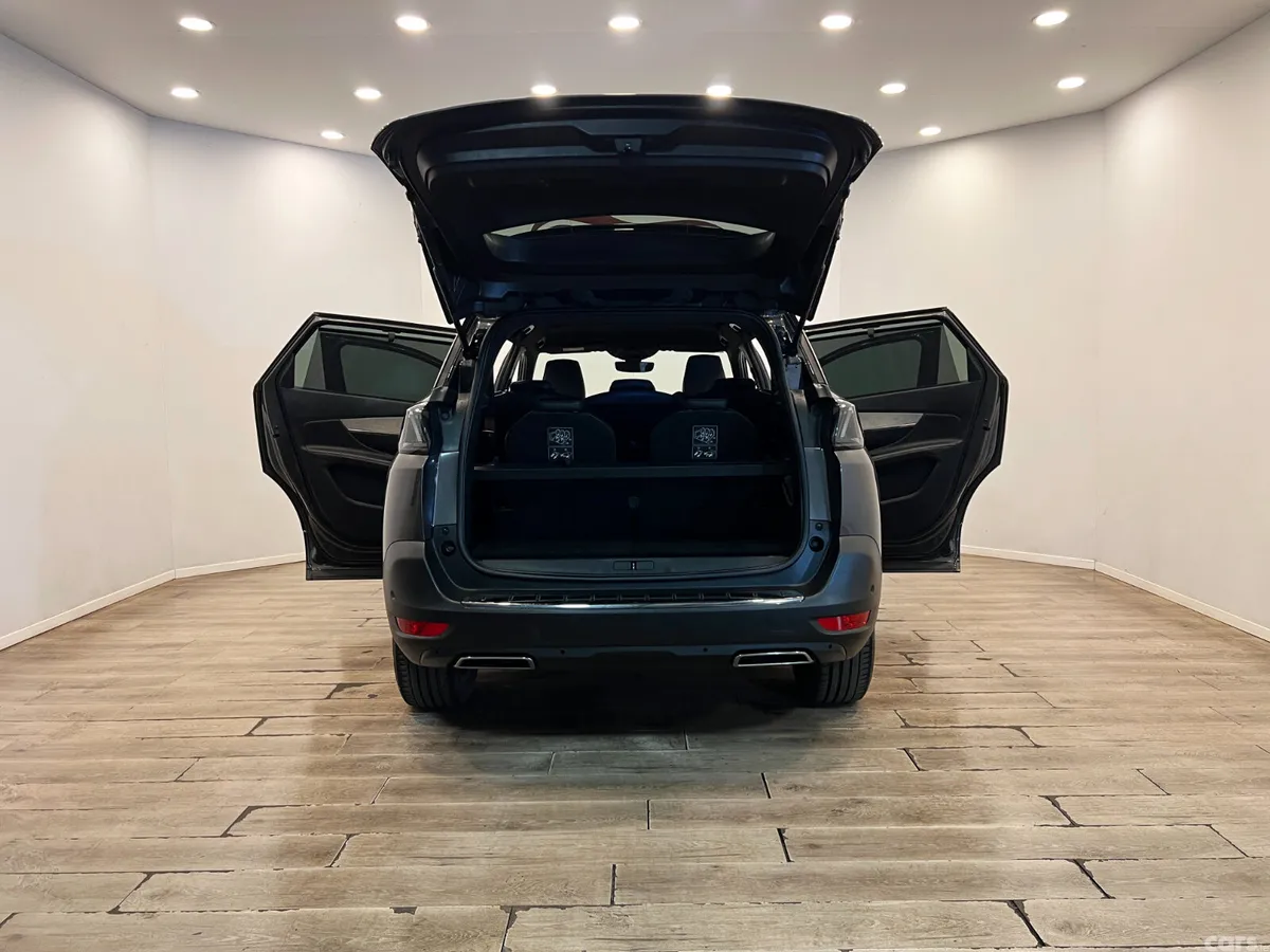 Peugeot 5008 MPV, Diesel, 2021, Grey