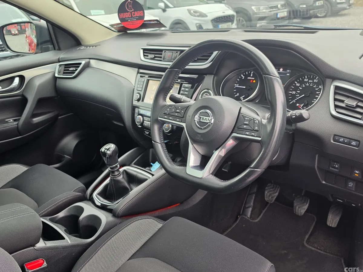 Nissan Qashqai Hatchback, Diesel, 2018, Red