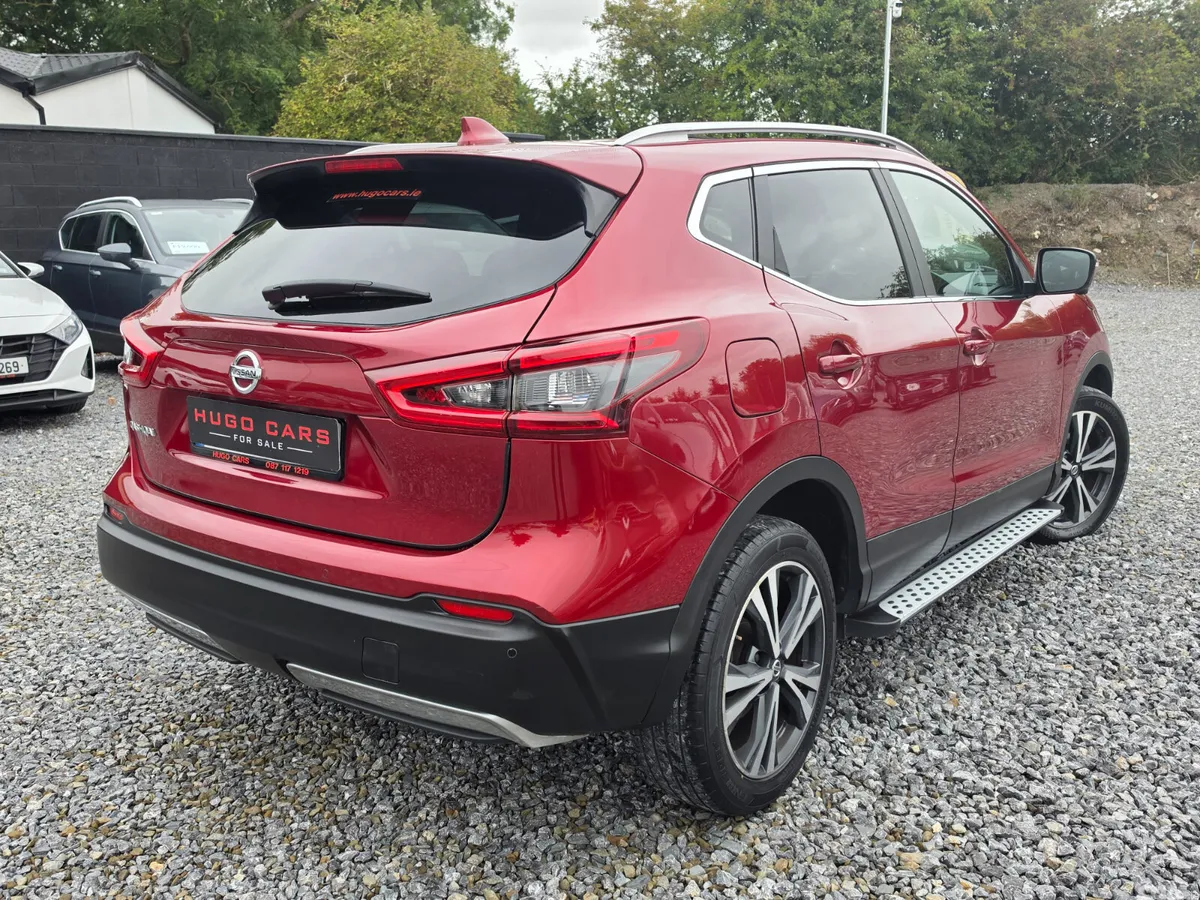 Nissan Qashqai Hatchback, Diesel, 2018, Red