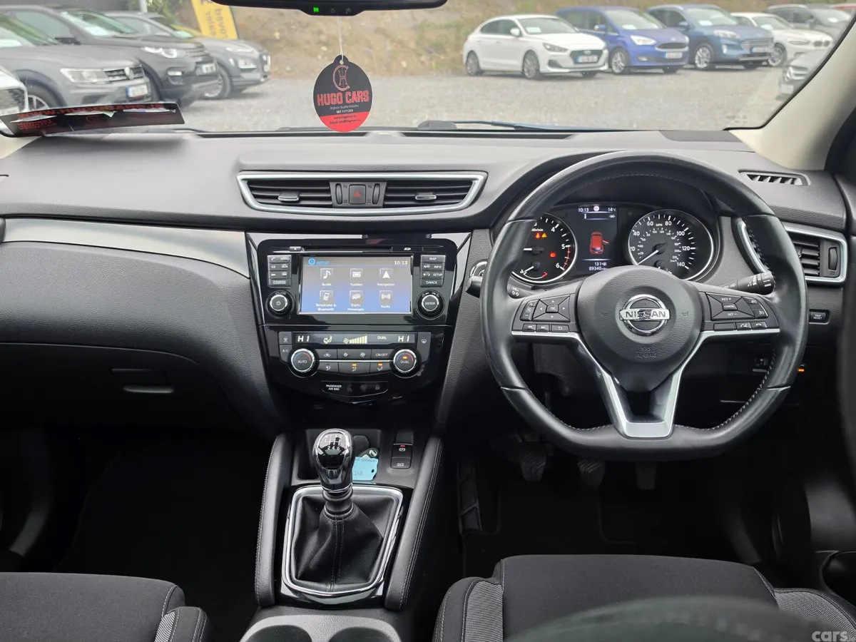 Nissan Qashqai Hatchback, Diesel, 2018, Red