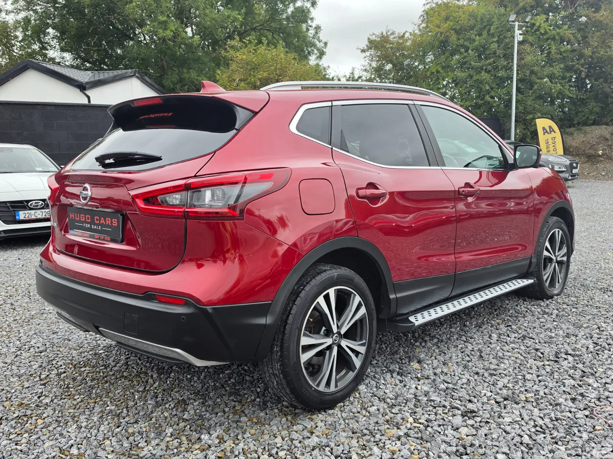 Nissan Qashqai Hatchback, Diesel, 2018, Red