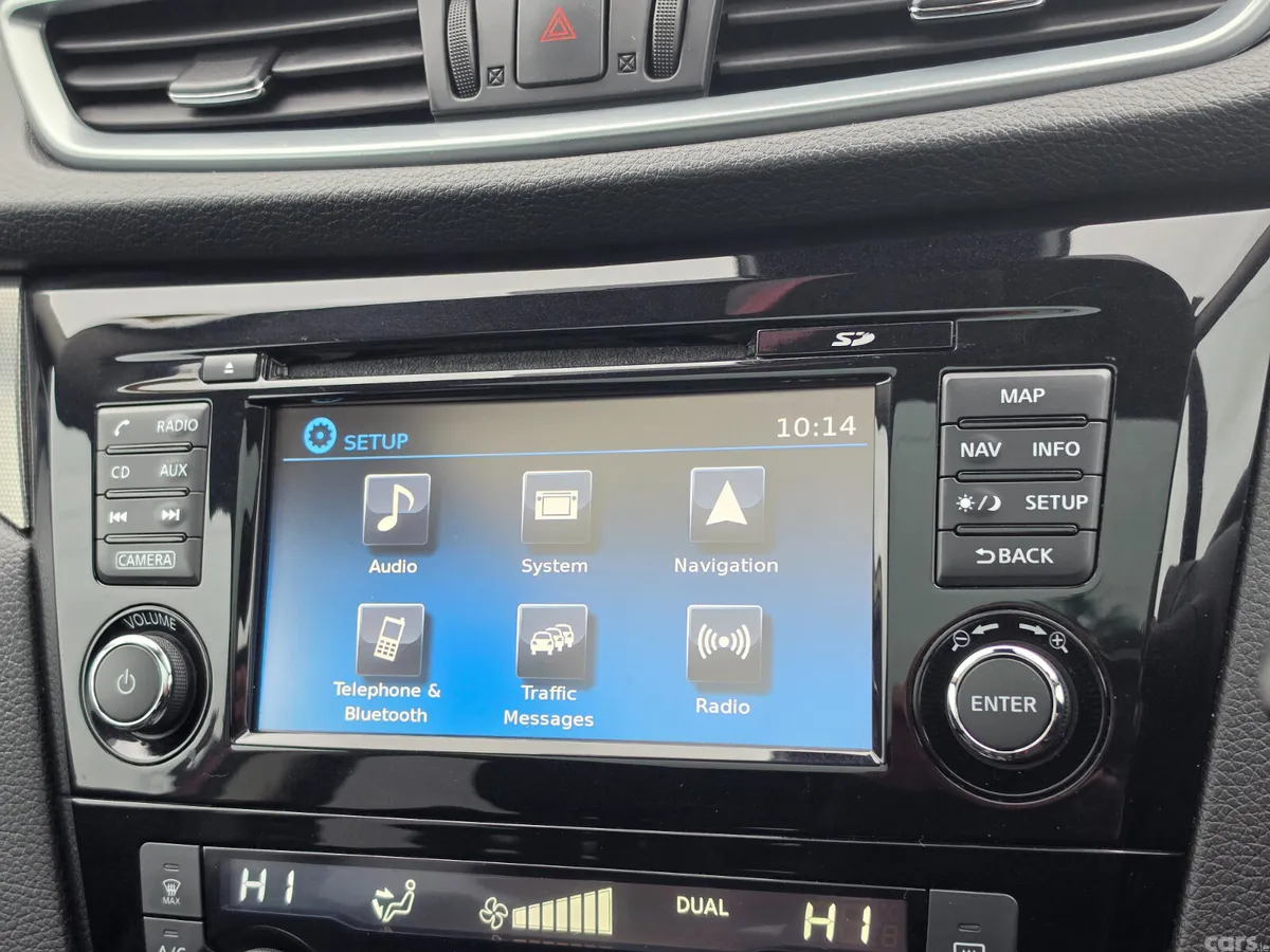 Nissan Qashqai Hatchback, Diesel, 2018, Red