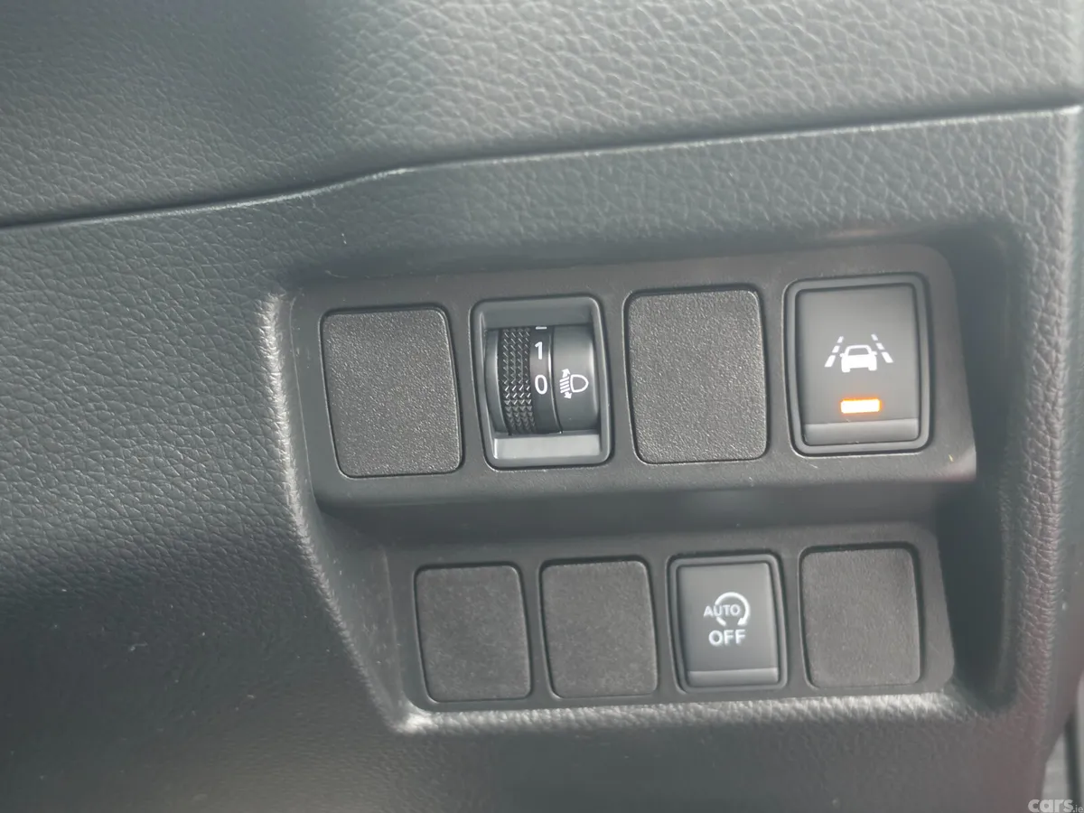 Nissan Qashqai Hatchback, Diesel, 2018, Red